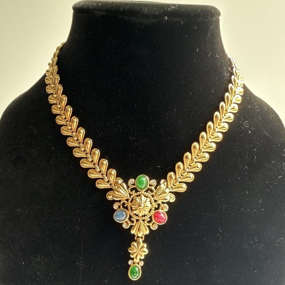 Trifari Jewelry - Vintage Trifari TM Signed Moghul Multicolor Cabochon Gold Tone Necklace